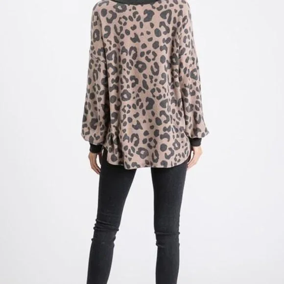 Animal Print V-Neck Top with Button Detail - Picture 4 of 6